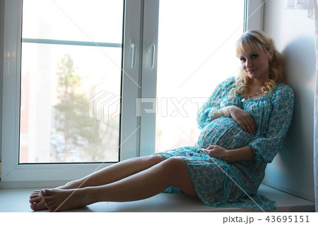 Beautiful girl pregnant blonde Beautiful girl pregnant blonde 43695151