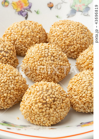ゴマ団子 43696819