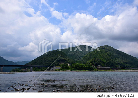 熊野川　（ 新宮川 ）　宮井橋  北山川との合流域　（ 和歌山県 新宮市 熊野川町町 ） 43697122