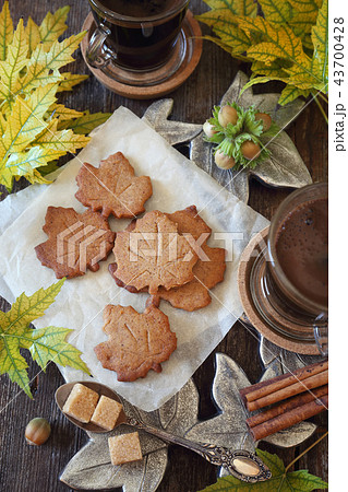 Autumn coffee break: cookies and cups of coffee 43700428