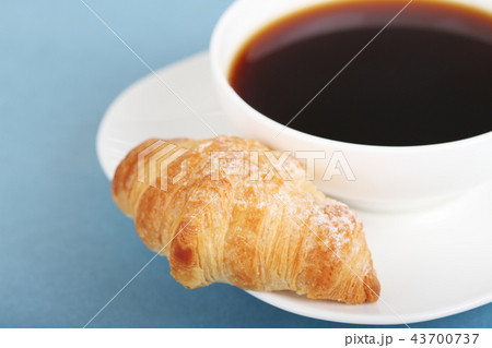 Coffee with croissant Coffee with croissant 43700737