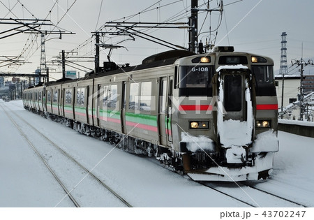 稲積公園駅に入線する回送列車（731系） 43702247