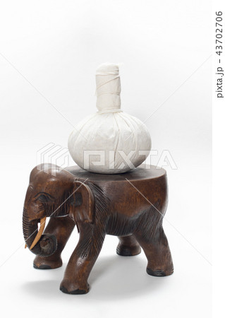 タイマッサージのハーバルボール 43702706