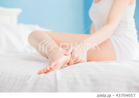 woman apply cream with foot 43704057
