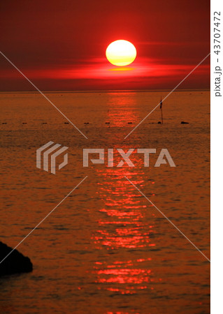 越前海岸の夕景 43707472