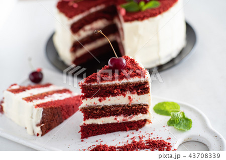 red velvet cake 43708339