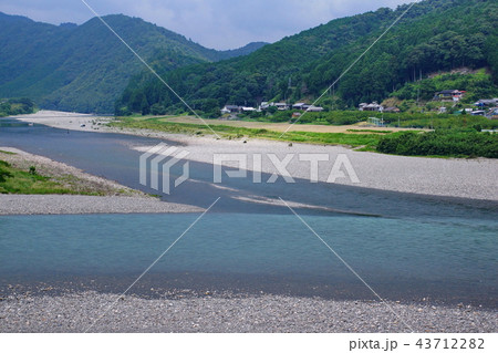 熊野川 ( 新宮川 ) 北山川との合流域 ( 和歌山県 新宮市 熊野川町 ) 熊野川 ( 新宮川 ) 北山川との合流域 ( 和歌山県 新宮市 熊野川町 ) 43712282