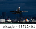 離陸する飛行機 43712401