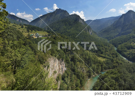 Beautiful view of the valley in the mountains  43712909