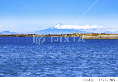 御前崎港から眺める冬の富士山、静岡県御前崎市にて 43712965