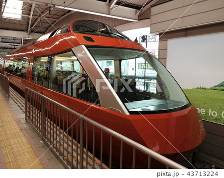 停車中の「小田急ロマンスカー」 43713224