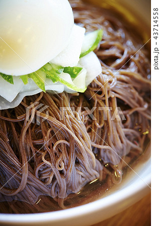 韓国の冷麺 韓国の冷麺 43714558