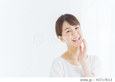 ビューティー 若い女性 ビューティー 若い女性 43717613