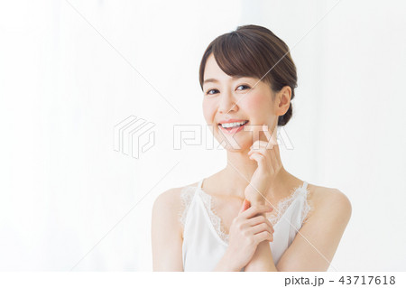 ビューティー 若い女性 ビューティー 若い女性 43717618