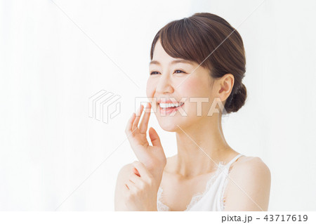 ビューティー 若い女性 ビューティー 若い女性 43717619