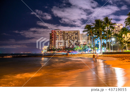 《ハワイ》ワイキキビーチ・夜景 43719055