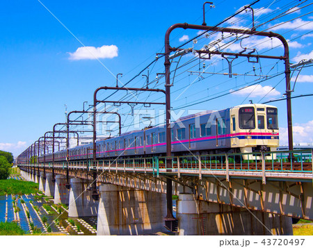 多摩川を渡る京王線9000系 43720497