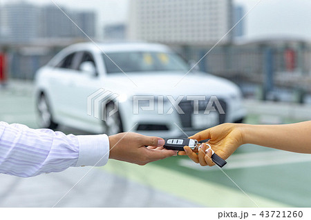 高級車　整備　セールスマン　メカニック　テクニシャン　メンテナンス　女性　男性　名車　デマンド　ビジ 43721260