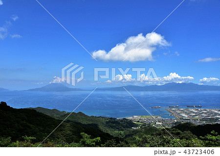 喜入石油基地と桜島 43723406