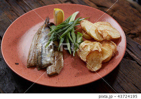 Pacific herring with fried potatoes and onion Pacific herring with fried potatoes and onion 43724195