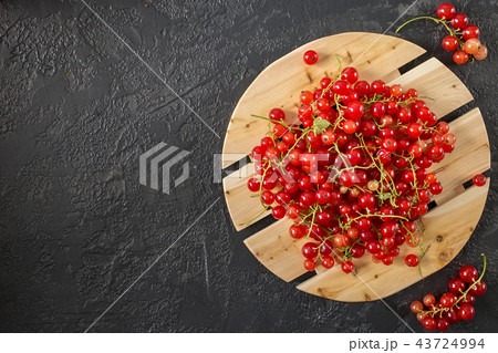 Red currant berries lying on gray  background  43724994