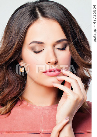 Closeup portrait of beautiful woman with wavy hair 43725904