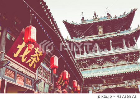 Tourists and local people in the ancient city 43726872