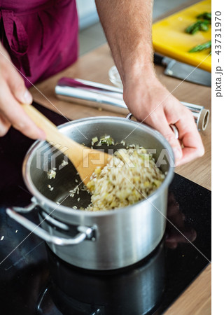 chef making risotto chef making risotto 43731970