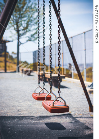 公園のブランコ 43732246