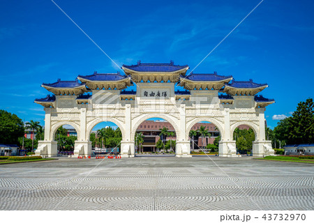 main gate of chiang kai shek memorial hall 43732970