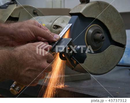 Sharpen tool with an electric double Grinding Bock 43737312