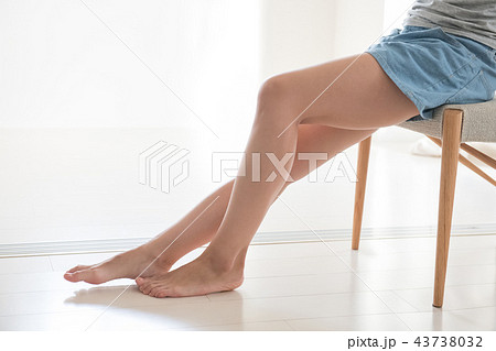 美脚　若い日本人女性　ビューティー 43738032