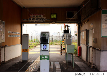 鶴見線武蔵白石駅の改札口(1) 43738851