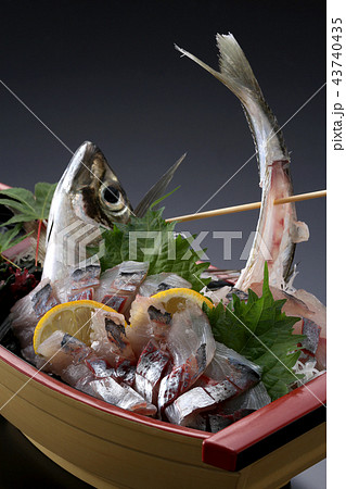 食材 刺身 魚 鯵 鯵活き造り 舟盛り 魚介類 日本料理 新鮮 の写真素材