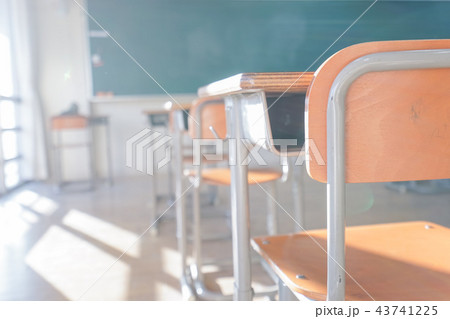 学校の教室 43741225