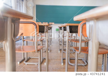 学校の教室 43741241