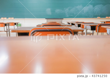 学校の教室 43741250