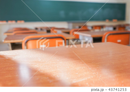 学校の教室 学校の教室 43741253