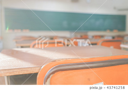 学校の教室 学校の教室 43741258