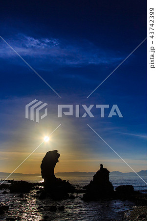 両子岩(ふたごいわ)の夕陽 【長崎県南島原市】 両子岩(ふたごいわ)の夕陽 【長崎県南島原市】 43742399