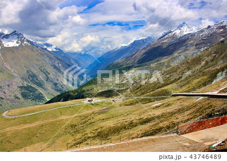 スイスの山岳風景 スイスの山岳風景 43746489