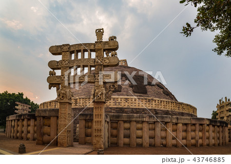 Sanchi Stupa, Ancient buddhist building, India 43746885