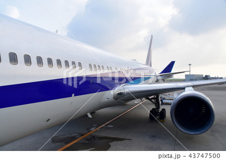 飛行機への搭乗 飛行機への搭乗 43747500