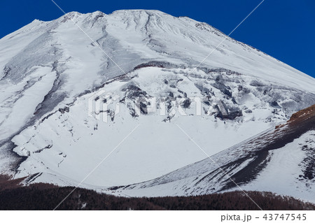 冬の宝永火山と富士山 43747545