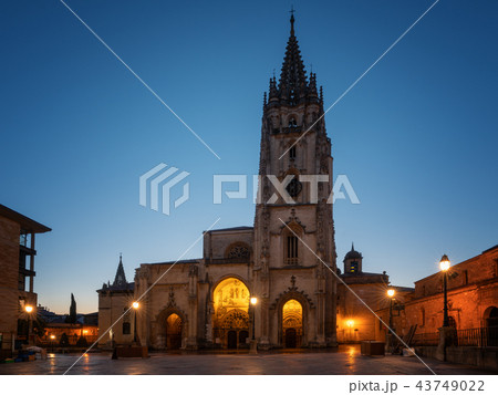 Daybreak in Oviedo, Spain 43749022