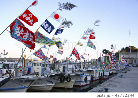 答志島の漁港 43752244