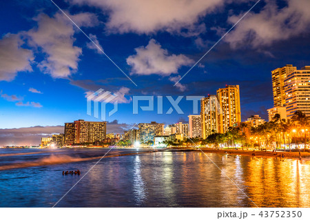 《ハワイ》ワイキキビーチ・トワイライト夜景 《ハワイ》ワイキキビーチ・トワイライト夜景 43752350
