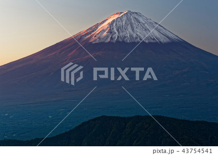 御坂山地・木無山から見る朝焼けの富士山 御坂山地・木無山から見る朝焼けの富士山 43754541