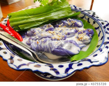Thai steamed rice-skin dumplings 43755720