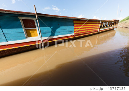 Boat om Mekong Boat om Mekong 43757125